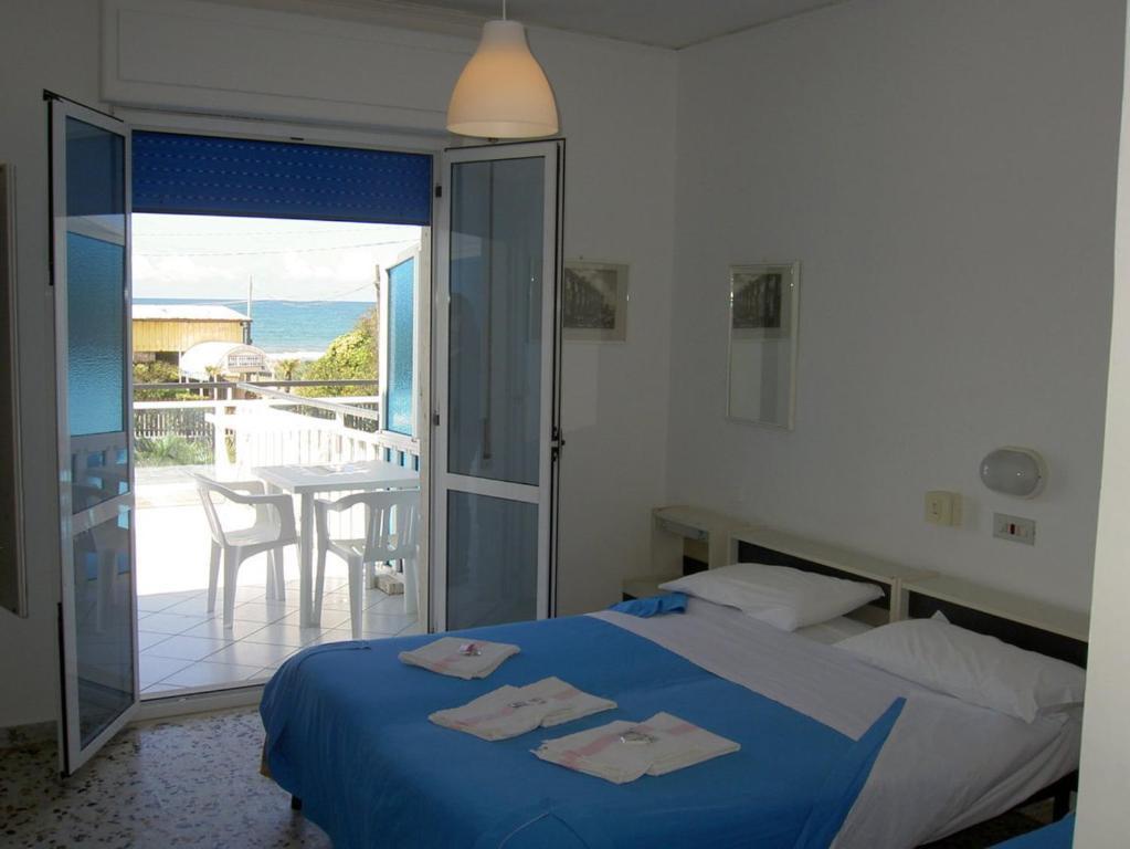 Hotel Baia Del Sole Paestum Zimmer foto
